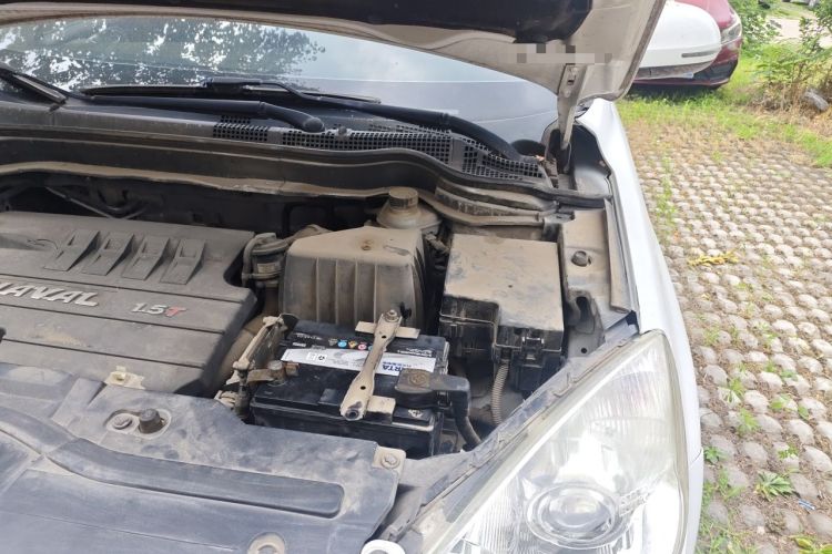 Used Haval H6 2015 Upgraded Model 1.5T Manual Two-Wheel Drive Elite Version Engine Bay Left