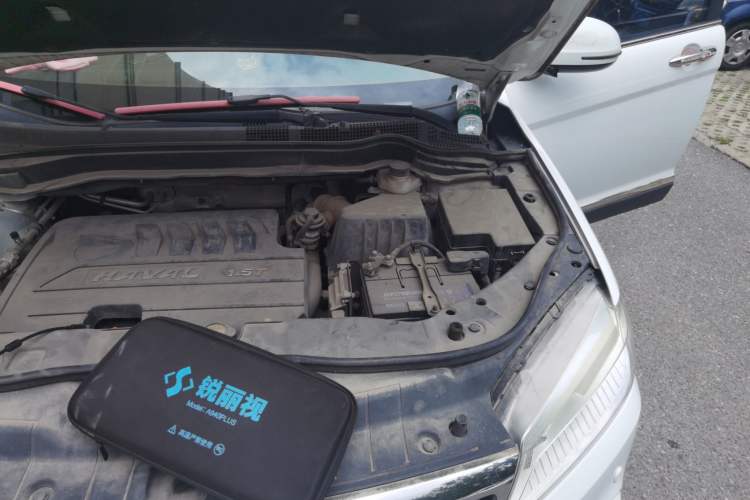 Used Haval H6 2015 Sport Edition 1.5T Automatic Two-Wheel Drive Luxury Model Engine Bay Left