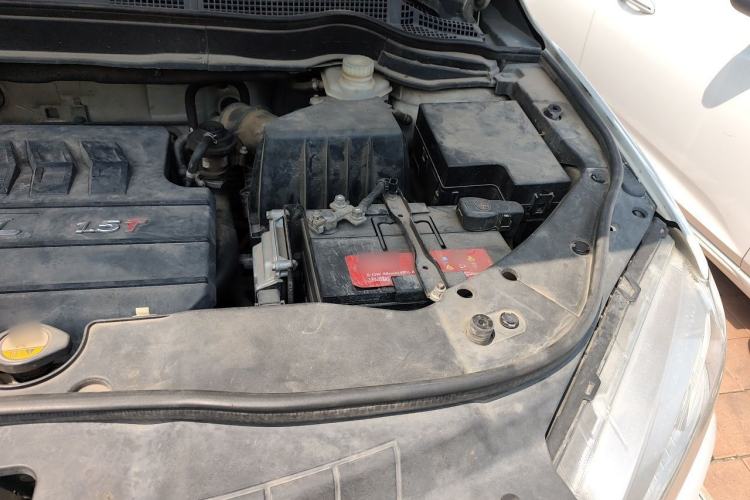 Used Haval H6 2015 Sport Edition 1.5T Automatic Two-Wheel Drive Luxury Model Engine Bay Left