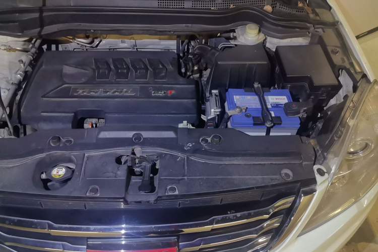 Used Haval H6 2015 Upgraded Model 1.5T Manual Two-Wheel Drive Elite Version Engine Bay Left