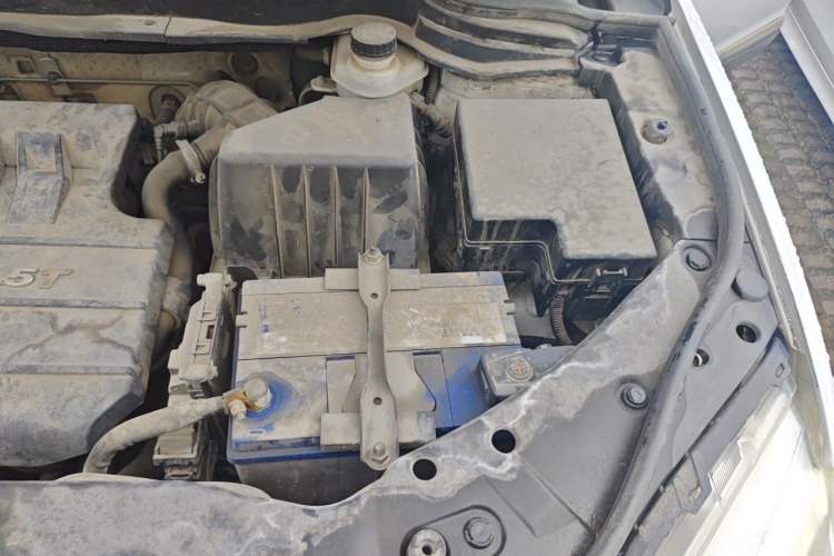 Used Haval H6 2015 Sport Edition 1.5T Manual Two-Wheel Drive Elite Model Engine Bay Left