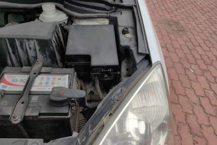Used Haval H6 2015 Upgraded Model 1.5T Manual Two-Wheel Drive Elite Version Engine Bay Left