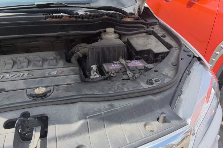 Used Haval H6 2015 Sport Edition 1.5T Manual Two-Wheel Drive Elite Model Engine Bay Left