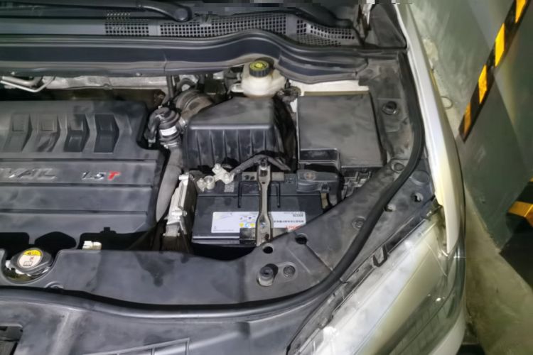 Used Haval H6 2015 Sport Edition 1.5T Automatic Two-Wheel Drive Luxury Model Engine Bay Left