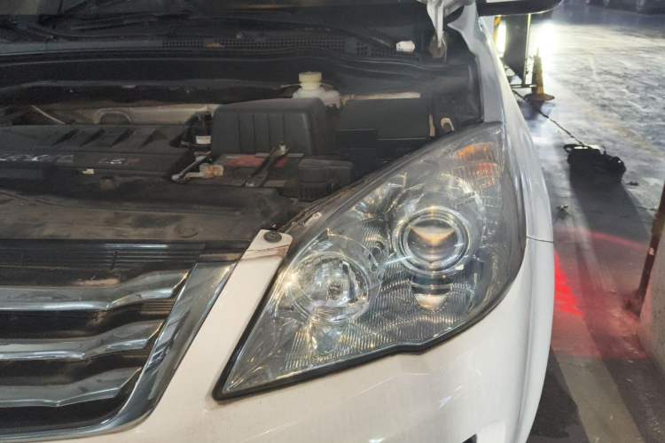 Used Haval H6 2015 Upgraded Model 1.5T Manual Two-Wheel Drive Elite Version Engine Bay Left