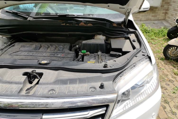 Used Haval H6 2015 Revised Version Sport Edition 1.5T Manual Transmission Two-Wheel Drive Elite Grade Engine Bay Left