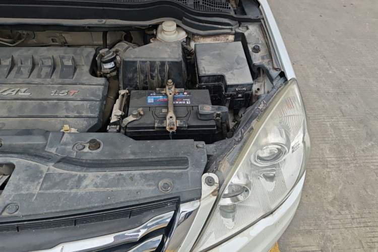 Used Haval H6 2015 Upgraded Model 1.5T Manual Two-Wheel Drive Elite Version Engine Bay Left
