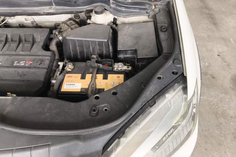 Used Haval H6 2015 Revised Version Sport Edition 1.5T Manual Transmission Two-Wheel Drive Elite Grade Engine Bay Left