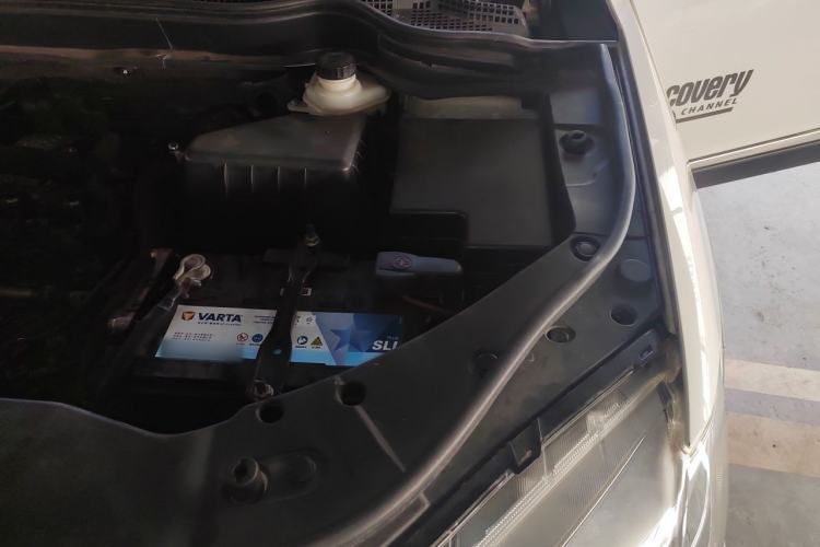 Used Haval H6 2015 Revised Version Sport Edition 1.5T Manual Transmission Two-Wheel Drive Elite Grade Engine Bay Left