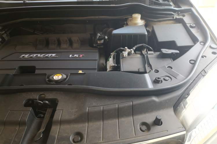 Used Haval H6 2015 Sport Edition 1.5T Automatic Two-Wheel Drive Luxury Model Engine Bay Left