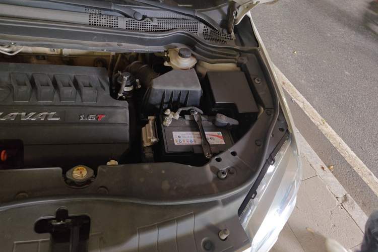 Used Haval H6 2015 Sport Edition 1.5T Automatic Two-Wheel Drive Luxury Model Engine Bay Left