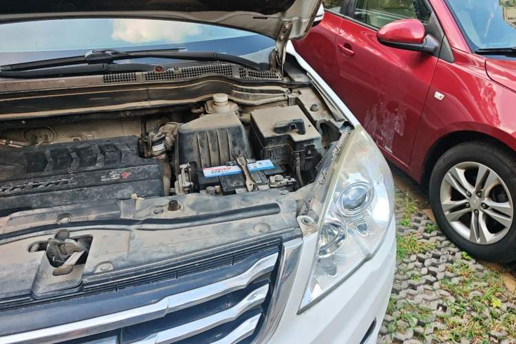 Used Haval H6 2015 Upgraded Model 1.5T Manual Two-Wheel Drive Elite Version Engine Bay Left