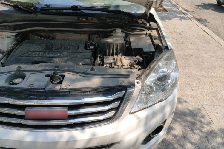 Used Haval H6 2015 Upgraded Model 1.5T Manual Two-Wheel Drive Elite Version Engine Bay Left