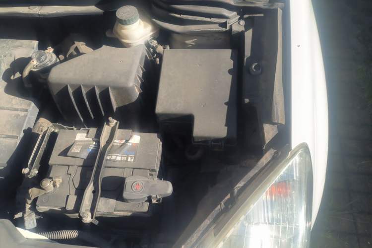 Used Haval H6 2015 Upgraded Model 1.5T Manual Two-Wheel Drive Elite Version Engine Bay Left