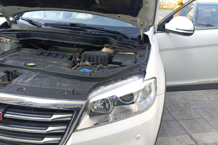 Used Haval H6 2015 Sport Edition 1.5T Automatic Two-Wheel Drive Luxury Model Engine Bay Left
