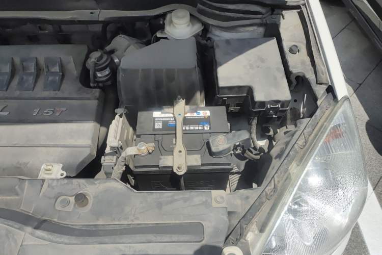 Used Haval H6 2015 Upgraded Model 1.5T Manual Two-Wheel Drive Elite Version Engine Bay Left