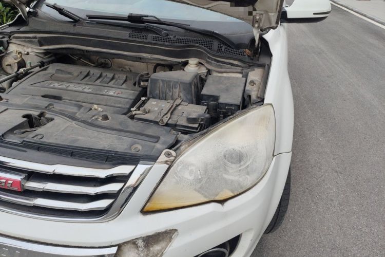 Used Haval H6 2015 Upgraded Model 1.5T Manual Two-Wheel Drive Elite Version Engine Bay Left
