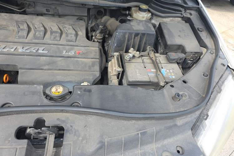 Used Haval H6 2015 Sport Edition 1.5T Automatic Two-Wheel Drive Luxury Model Engine Bay Left