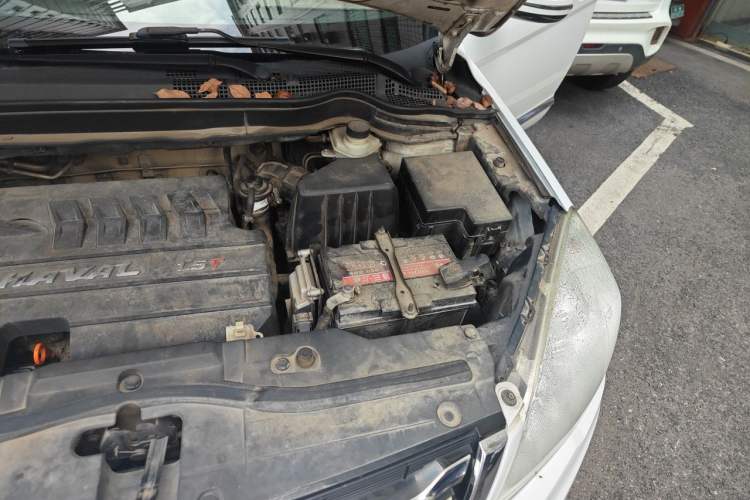 Used Haval H6 2015 Upgraded Model 1.5T Manual Two-Wheel Drive Elite Version Engine Bay Left