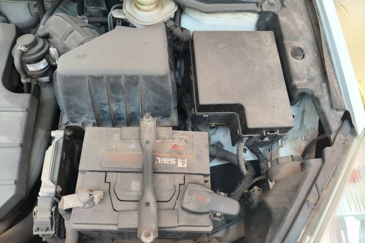 Used Haval H6 2015 Upgraded Model 1.5T Manual Two-Wheel Drive Elite Version Engine Bay Left