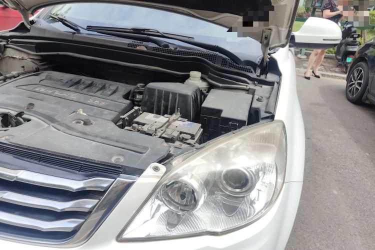 Used Haval H6 2015 Upgraded Model 1.5T Manual Two-Wheel Drive Elite Version Engine Bay Left