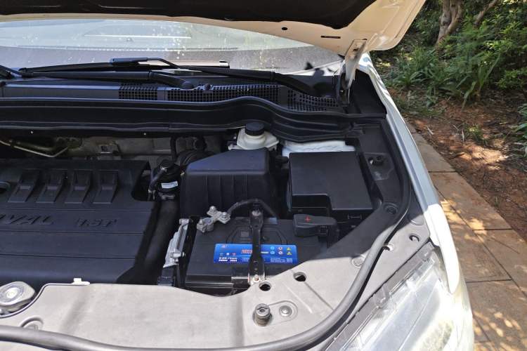 Used Haval H6 2015 Sport Edition 1.5T Automatic Two-Wheel Drive Luxury Model Engine Bay Left