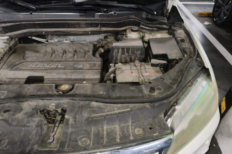 Used Haval H6 2015 Revised Version Sport Edition 1.5T Manual Transmission Two-Wheel Drive Elite Grade Engine Bay Left