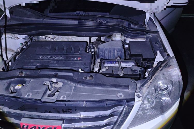 Used Haval H6 2015 Upgraded Model 1.5T Manual Two-Wheel Drive Elite Version Engine Bay Left