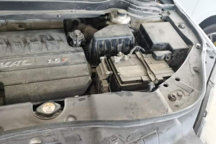 Used Haval H6 2015 Sport Edition 1.5T Automatic Two-Wheel Drive Luxury Model Engine Bay Left