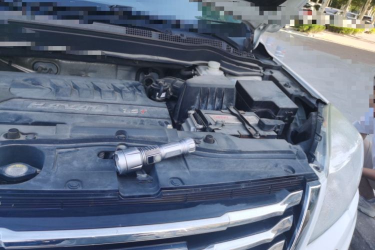 Used Haval H6 2015 Upgraded Model 1.5T Manual Two-Wheel Drive Elite Version Engine Bay Left
