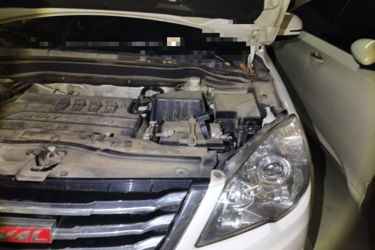 Used Haval H6 2015 Upgraded Model 1.5T Manual Two-Wheel Drive Elite Version Engine Bay Left