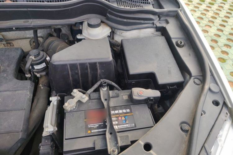 Used Haval H6 2015 Sport Edition 1.5T Automatic Two-Wheel Drive Luxury Model Engine Bay Left