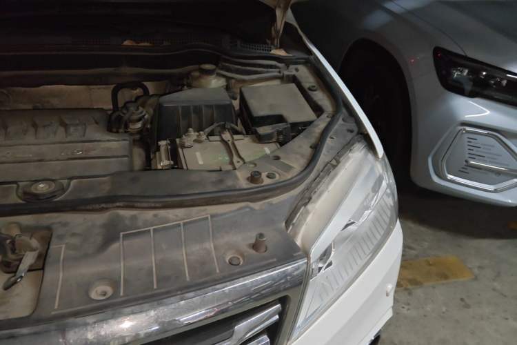 Used Haval H6 2015 Sport Edition 1.5T Automatic Two-Wheel Drive Luxury Model Engine Bay Left
