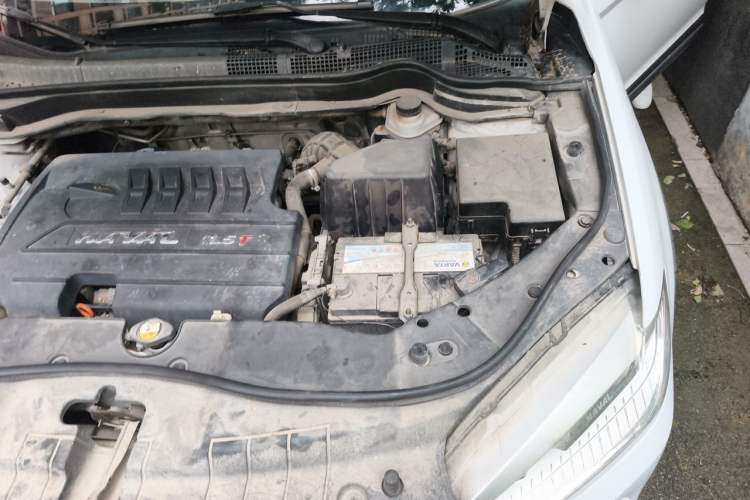 Used Haval H6 2015 Revised Version Sport Edition 1.5T Manual Transmission Two-Wheel Drive Elite Grade Engine Bay Left
