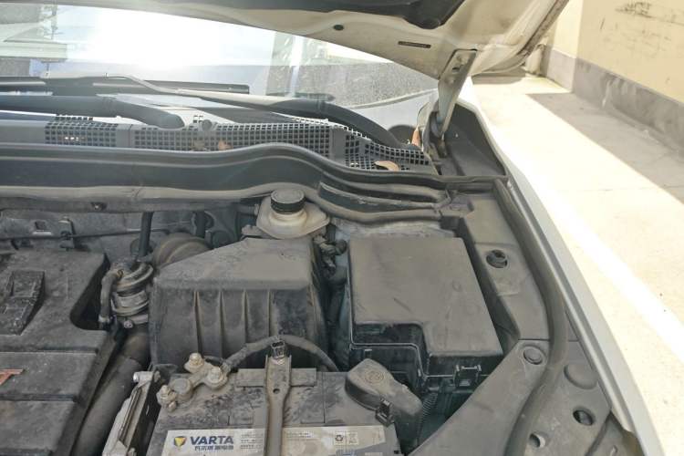 Used Haval H6 2015 Sport Edition 1.5T Automatic Two-Wheel Drive Luxury Model Engine Bay Left