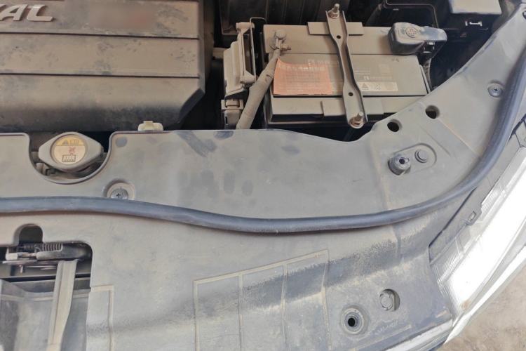 Used Haval H6 2015 Sport Edition 1.5T Manual Two-Wheel Drive Elite Model Engine Bay Left