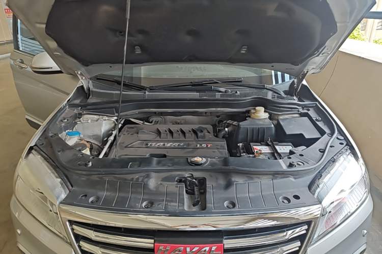 Used Haval H6 2015 Revised Version Sport Edition 1.5T Manual Transmission Two-Wheel Drive Elite Grade Engine Bay