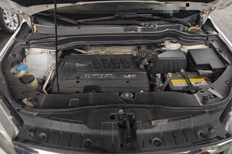 Used Haval H6 2015 Revised Version Sport Edition 1.5T Manual Transmission Two-Wheel Drive Elite Grade Engine Bay