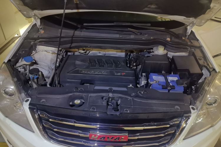 Used Haval H6 2015 Upgraded Model 1.5T Manual Two-Wheel Drive Elite Version Engine Bay