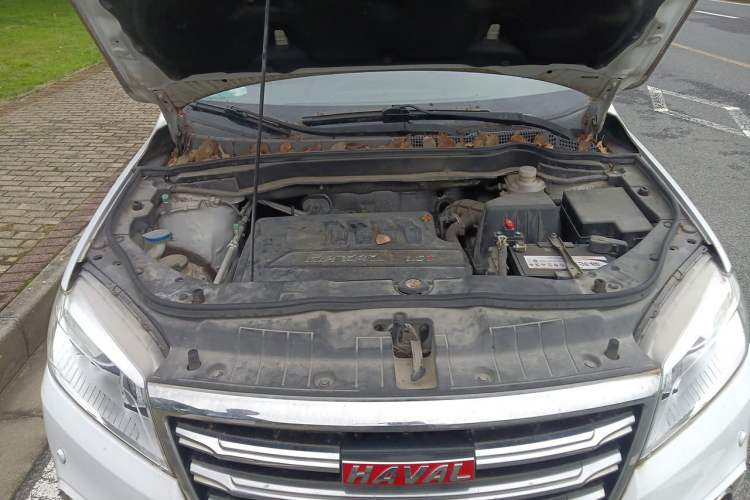 Used Haval H6 2015 Revised Version Sport Edition 1.5T Manual Transmission Two-Wheel Drive Elite Grade Engine Bay