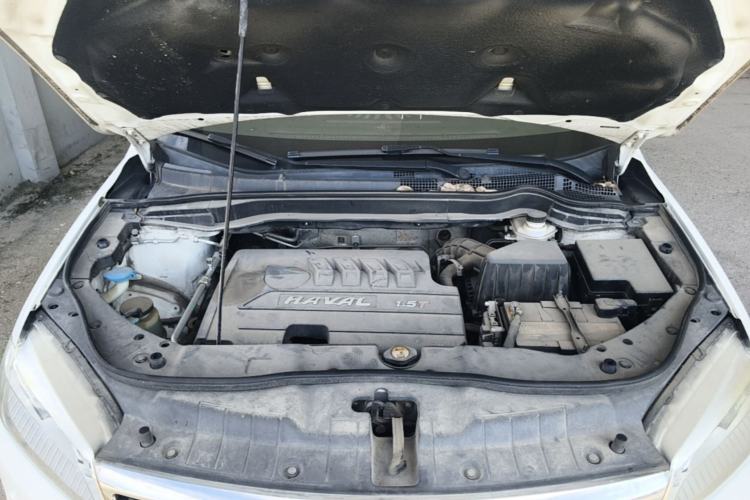 Used Haval H6 2015 Revised Version Sport Edition 1.5T Manual Transmission Two-Wheel Drive Elite Grade Engine Bay