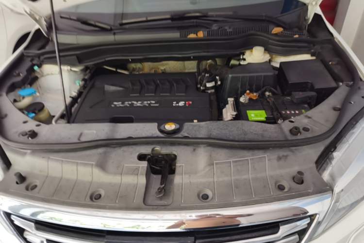 Used Haval H6 2015 Sport Edition 1.5T Automatic Two-Wheel Drive Luxury Model Engine Bay