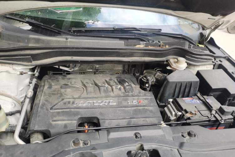 Used Haval H6 2015 Upgraded Model 1.5T Manual Two-Wheel Drive Elite Version Engine Bay