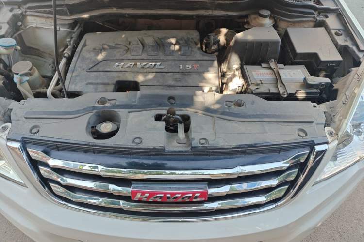 Used Haval H6 2015 Upgraded Model 1.5T Manual Two-Wheel Drive Elite Version Engine Bay