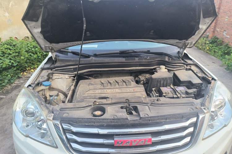 Used Haval H6 2015 Upgraded Model 1.5T Manual Two-Wheel Drive Elite Version Engine Bay