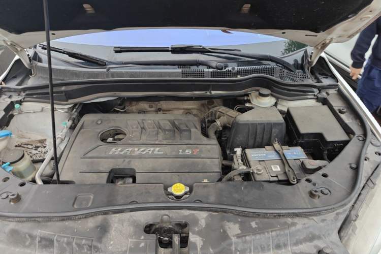 Used Haval H6 2015 Revised Version Sport Edition 1.5T Manual Transmission Two-Wheel Drive Elite Grade Engine Bay