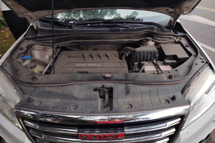 Used Haval H6 2015 Revised Version Sport Edition 1.5T Manual Transmission Two-Wheel Drive Elite Grade Engine Bay
