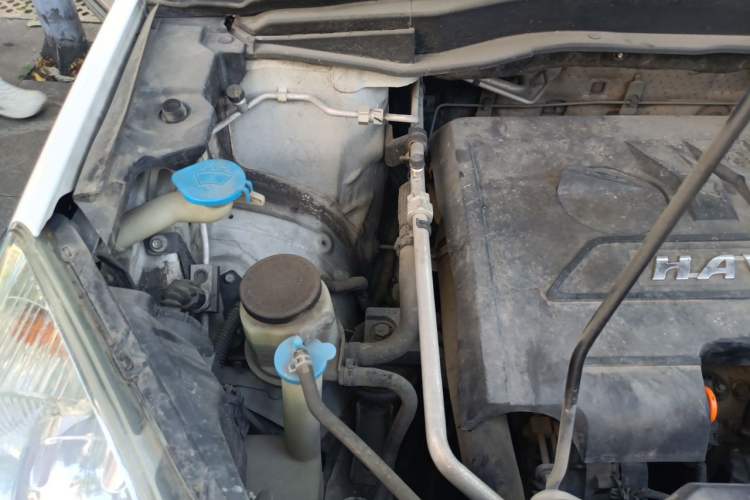 Used Haval H6 2015 Upgraded Model 1.5T Manual Two-Wheel Drive Elite Version Engine Bay Right