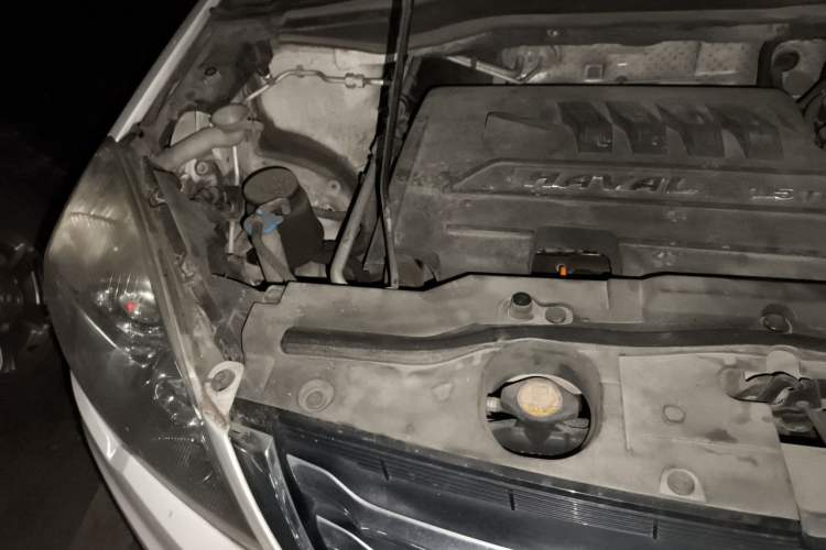 Used Haval H6 2015 Upgraded Model 1.5T Manual Two-Wheel Drive Elite Version Engine Bay Right