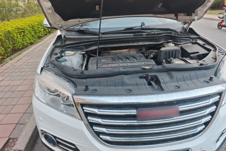 Used Haval H6 2015 Revised Version Sport Edition 1.5T Manual Transmission Two-Wheel Drive Elite Grade Engine Bay Right